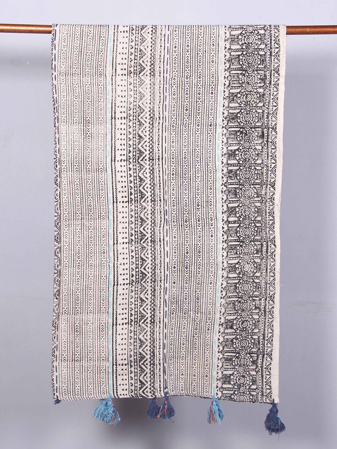 Art Avenue Tale Grey & Black Printed Cotton Throw