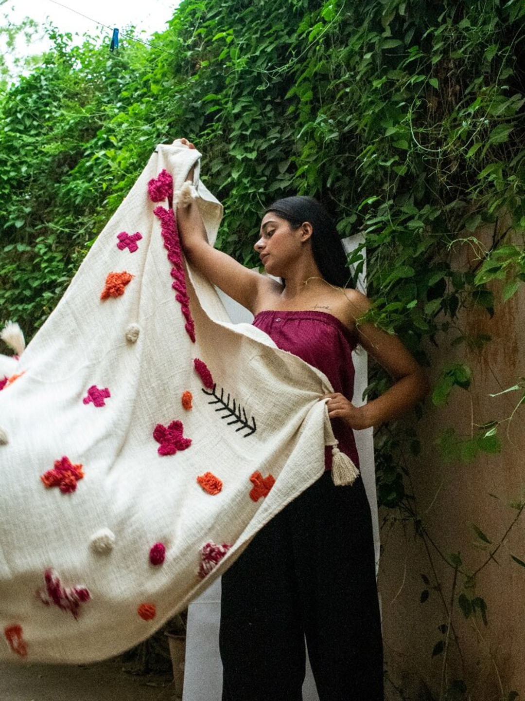 Art Avenue White Self-Design Cotton Throw