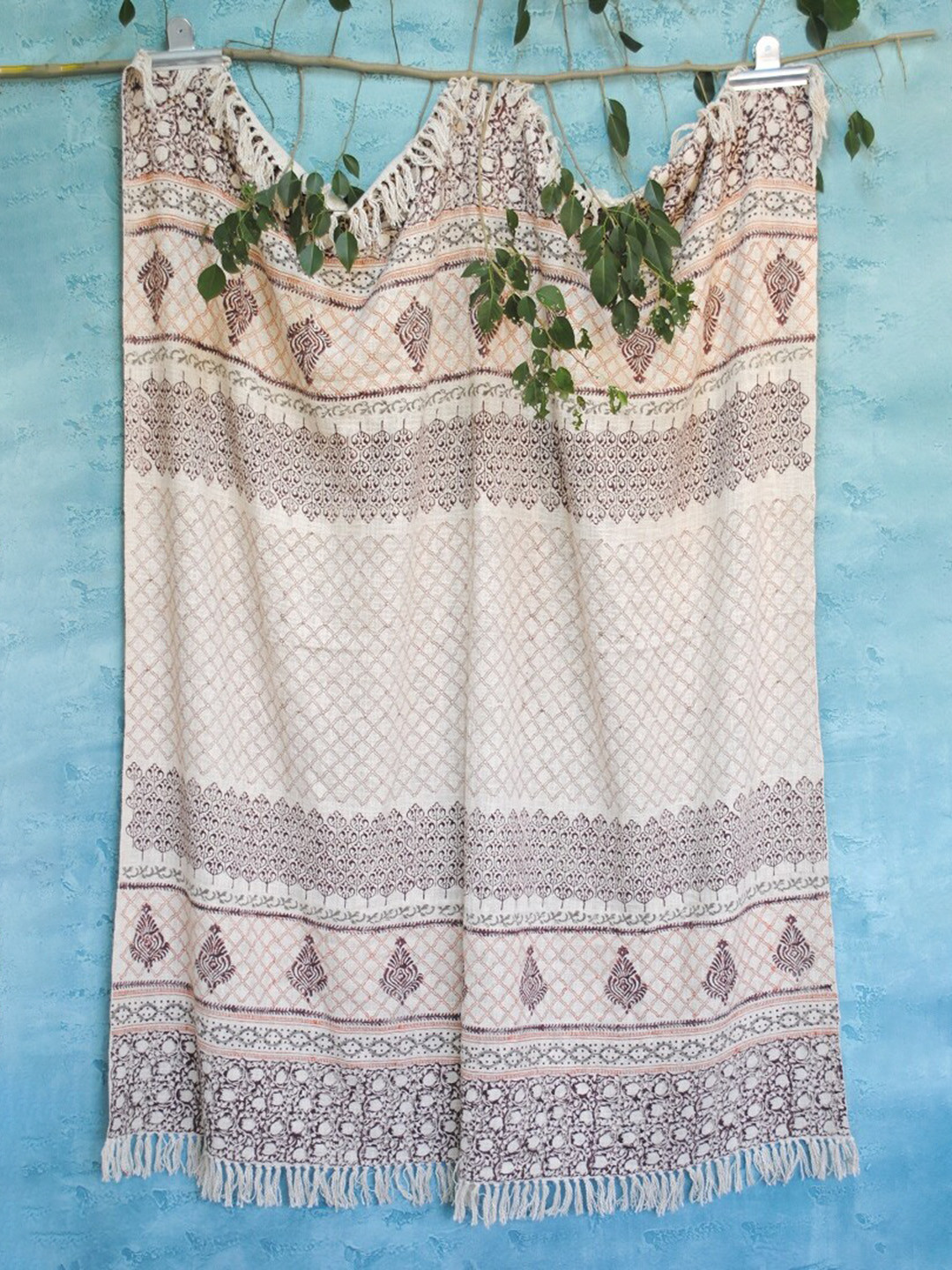 Art Avenue KININ White & Maroon Block Printed Cotton Throw