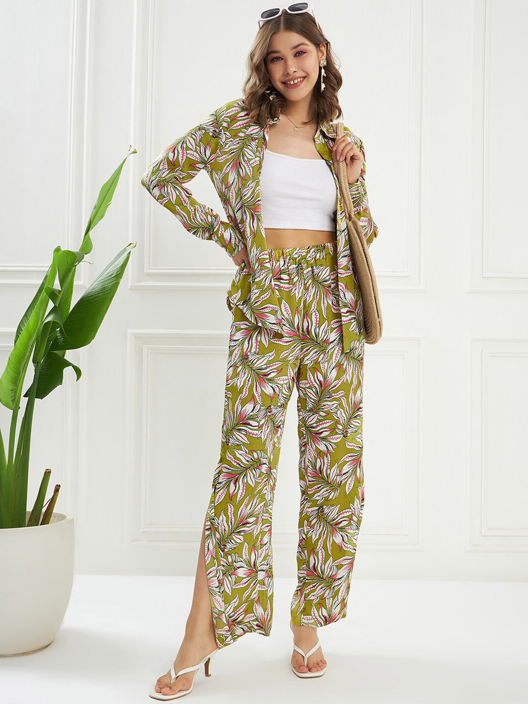 KASSUALLY Green & White Tropical Printed Long Shrug With Trouser