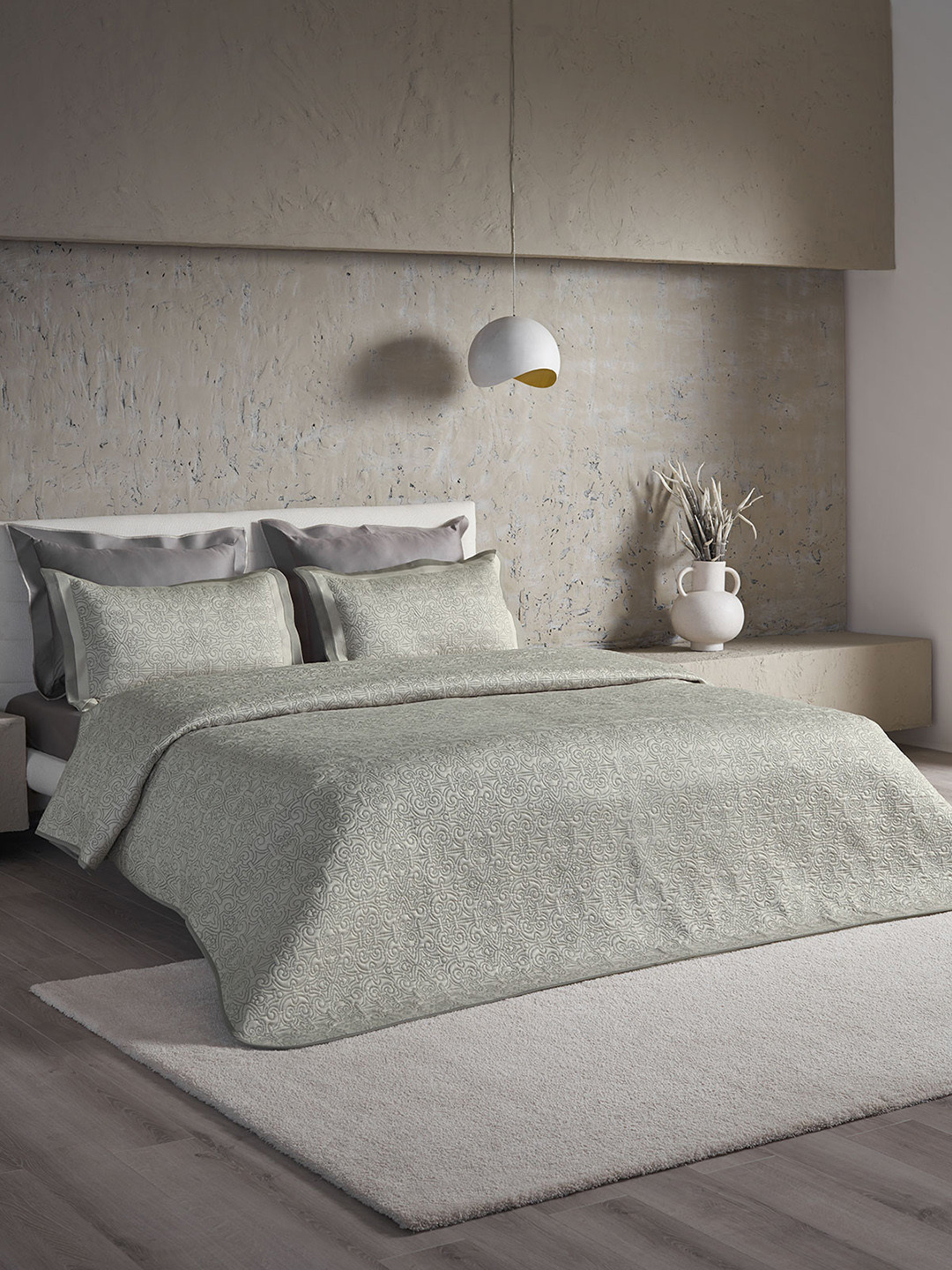 DDecor Silver-Toned Mild Winter Cotton 210 GSM Double Bed Quilt With 2 Pillow Covers