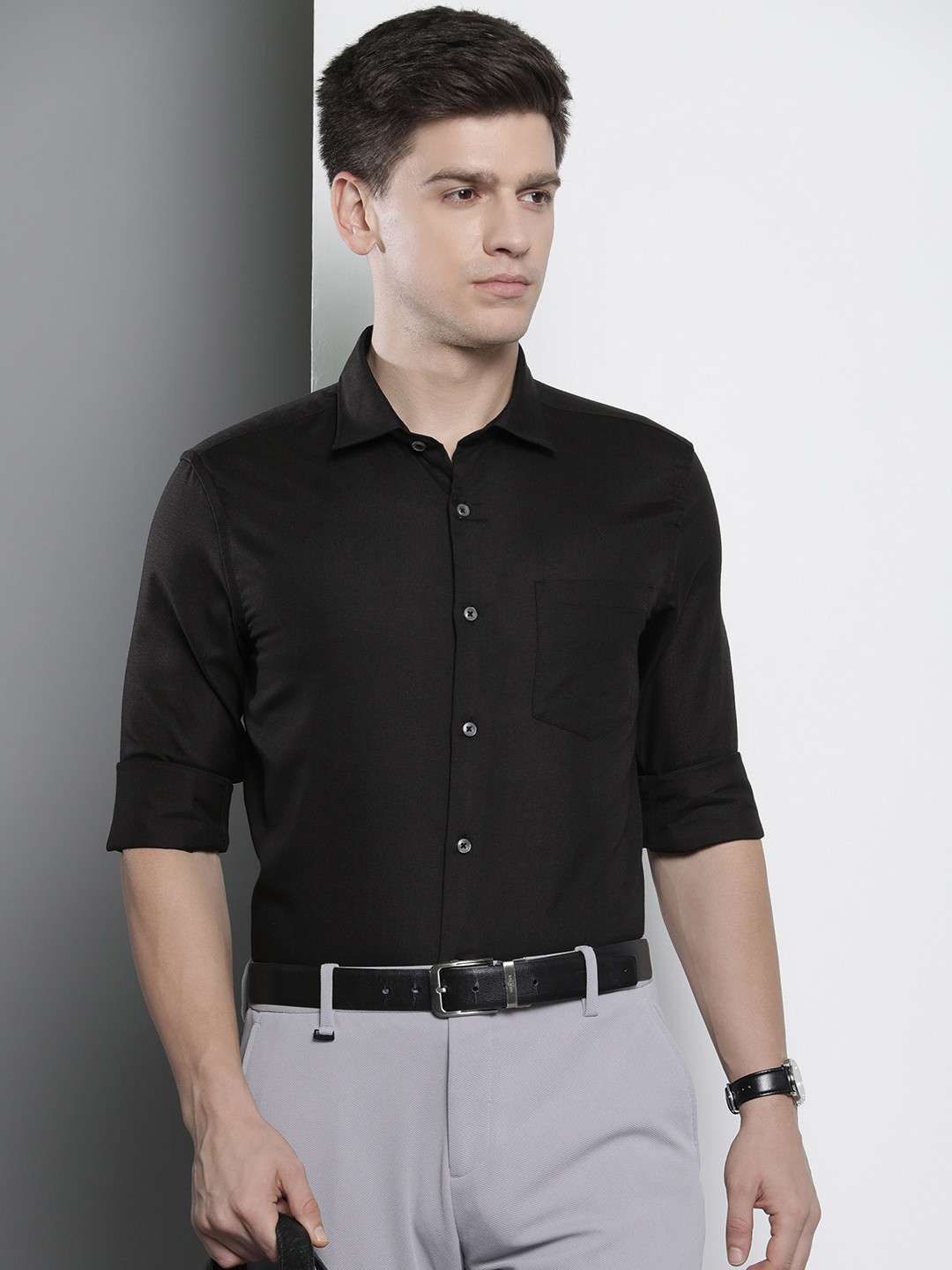 The Indian Garage Co. X Luxe Men Solid Slim Fit Opaque Formal Shirt