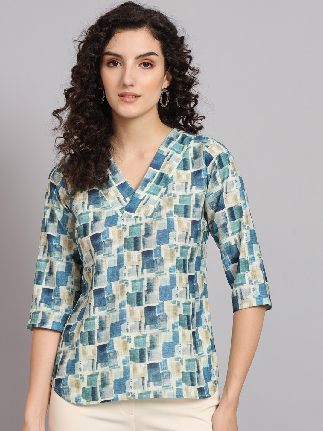 PowerSutra Women Blue & Green Printed V-Neck Top