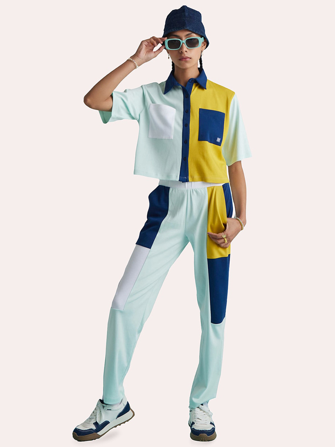 Muvazo Women Colourblocked Custom Straight Fit Regular Trousers