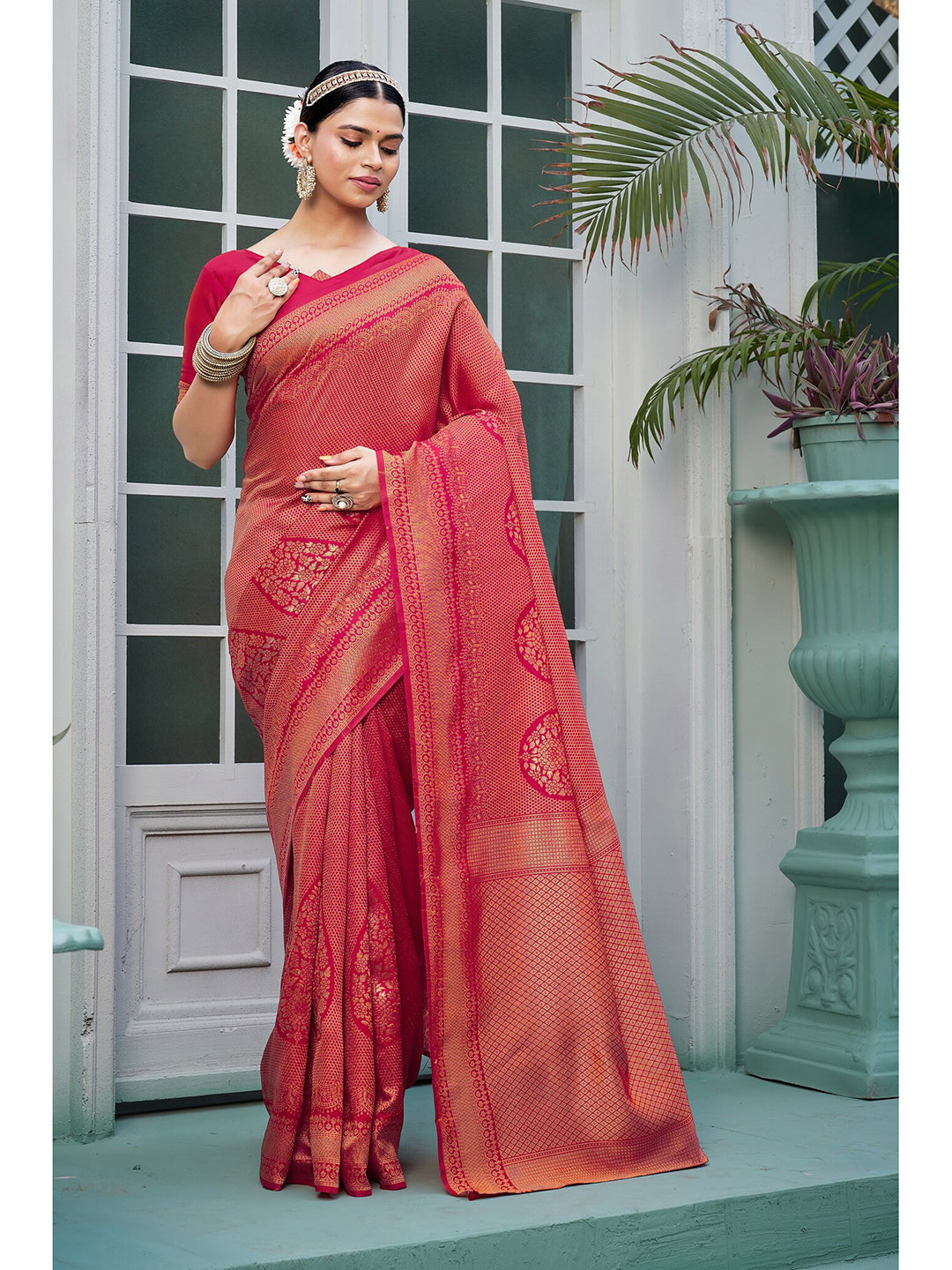SARIYA Ethnic Motifs Woven Design Zari Banarasi Saree