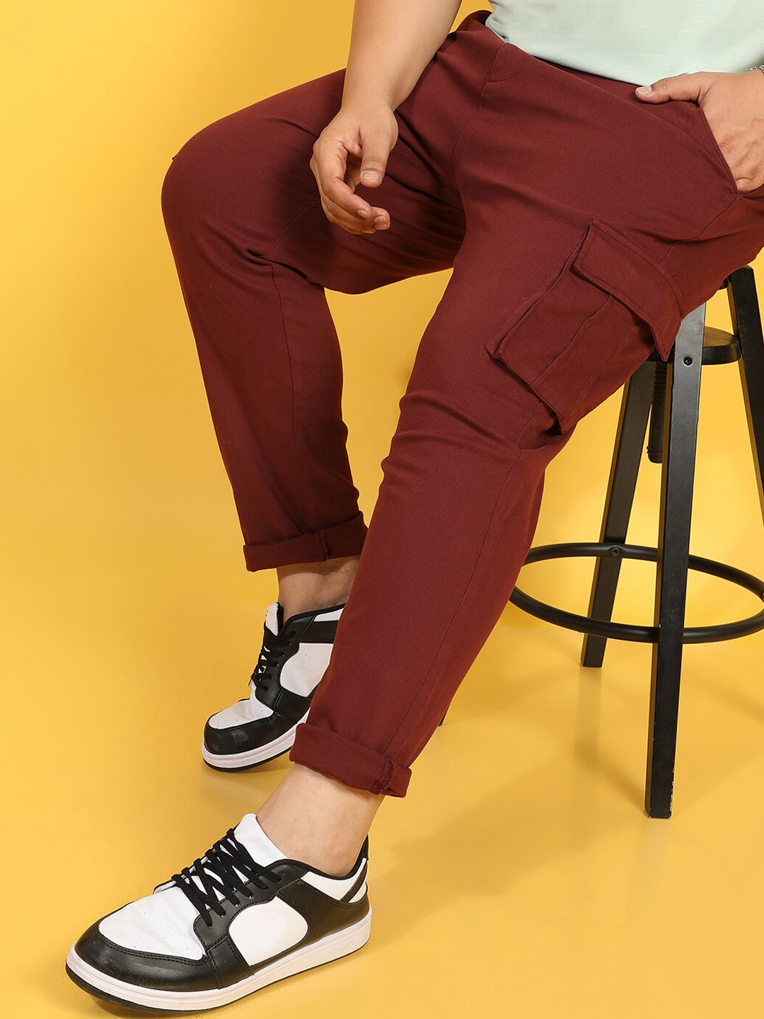 Instafab Plus Men Maroon Relaxed Easy Wash Cargos Trousers