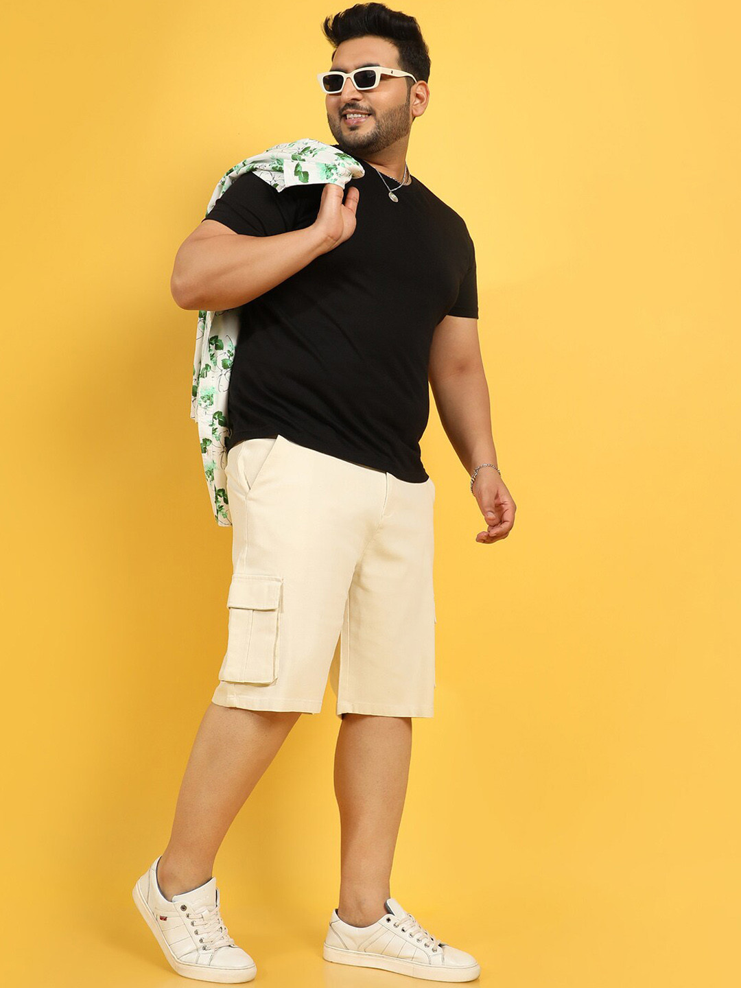 Instafab Plus Men Mid Rise Cotton Cargo Shorts