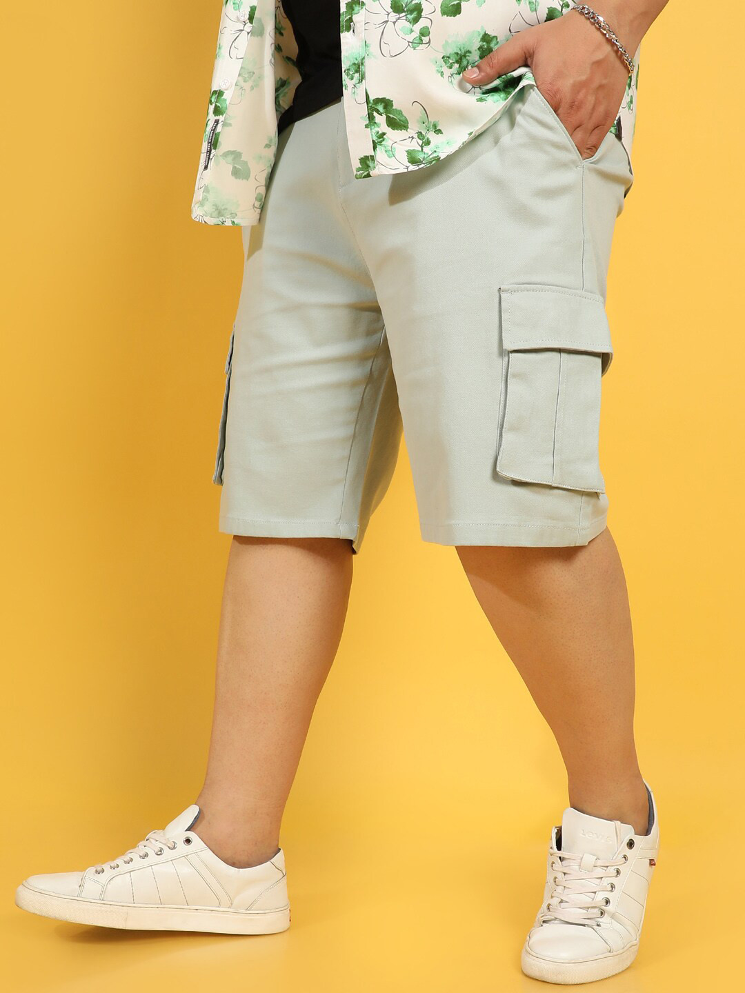 Instafab Plus Men Mid Rise Cotton Cargo Shorts