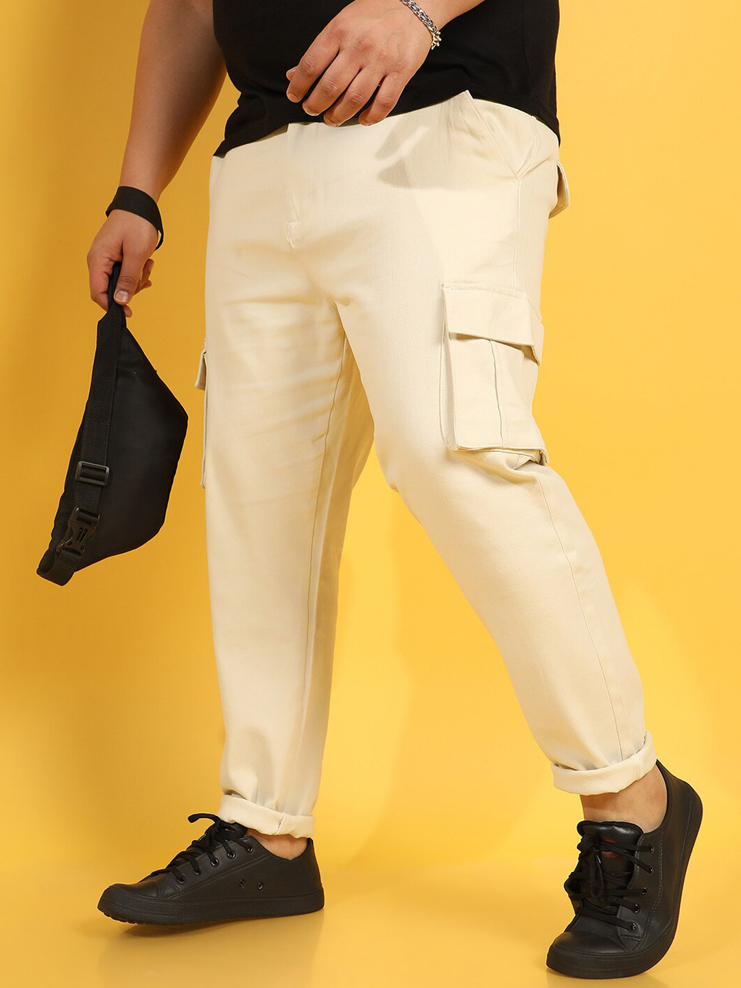 Instafab Plus Men Relaxed Easy Wash Cargos Trousers