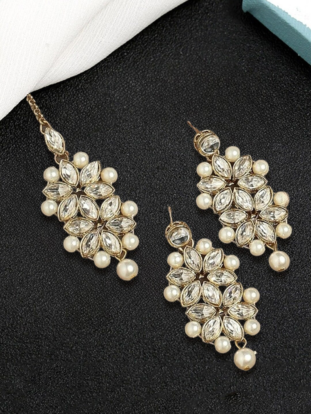 OOMPH Kundan Studded & Pearl Beaded Jadau Jewellery Set