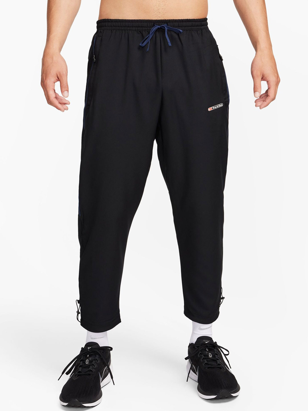 Nike Men Black Challenger Track Club Trackpants