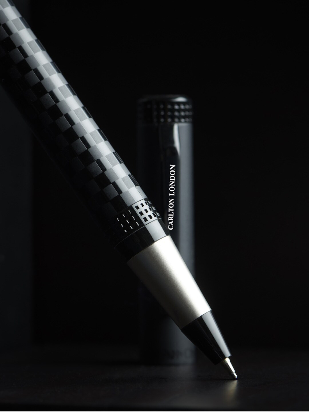 Carlton London Chequered Design Magnetic Cap Metal Pen