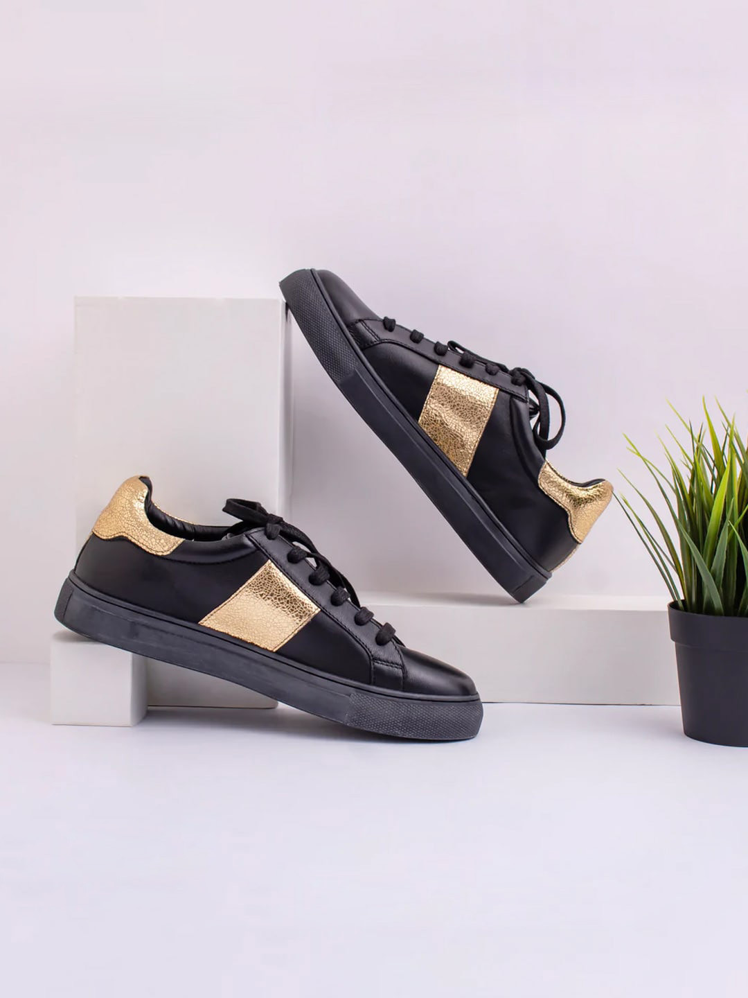Saint G Women Colourblocked Leather Basics Sneakers