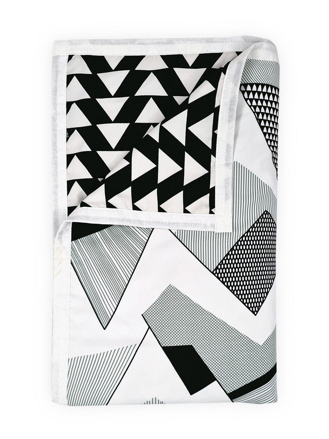 Divine Casa Black and White Geometric AC Room 120 GSM Reversible Single Bed Dohar