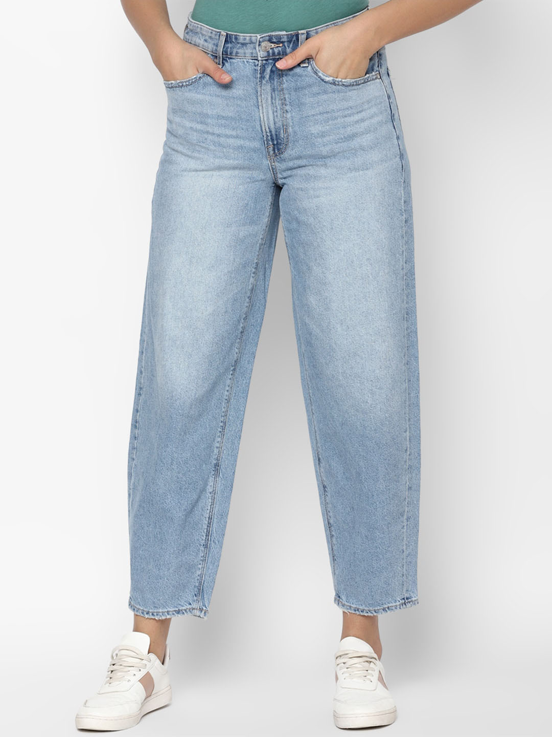 AMERICAN EAGLE OUTFITTERS Men Straight Fit Clean Look Light Fade Jeans
