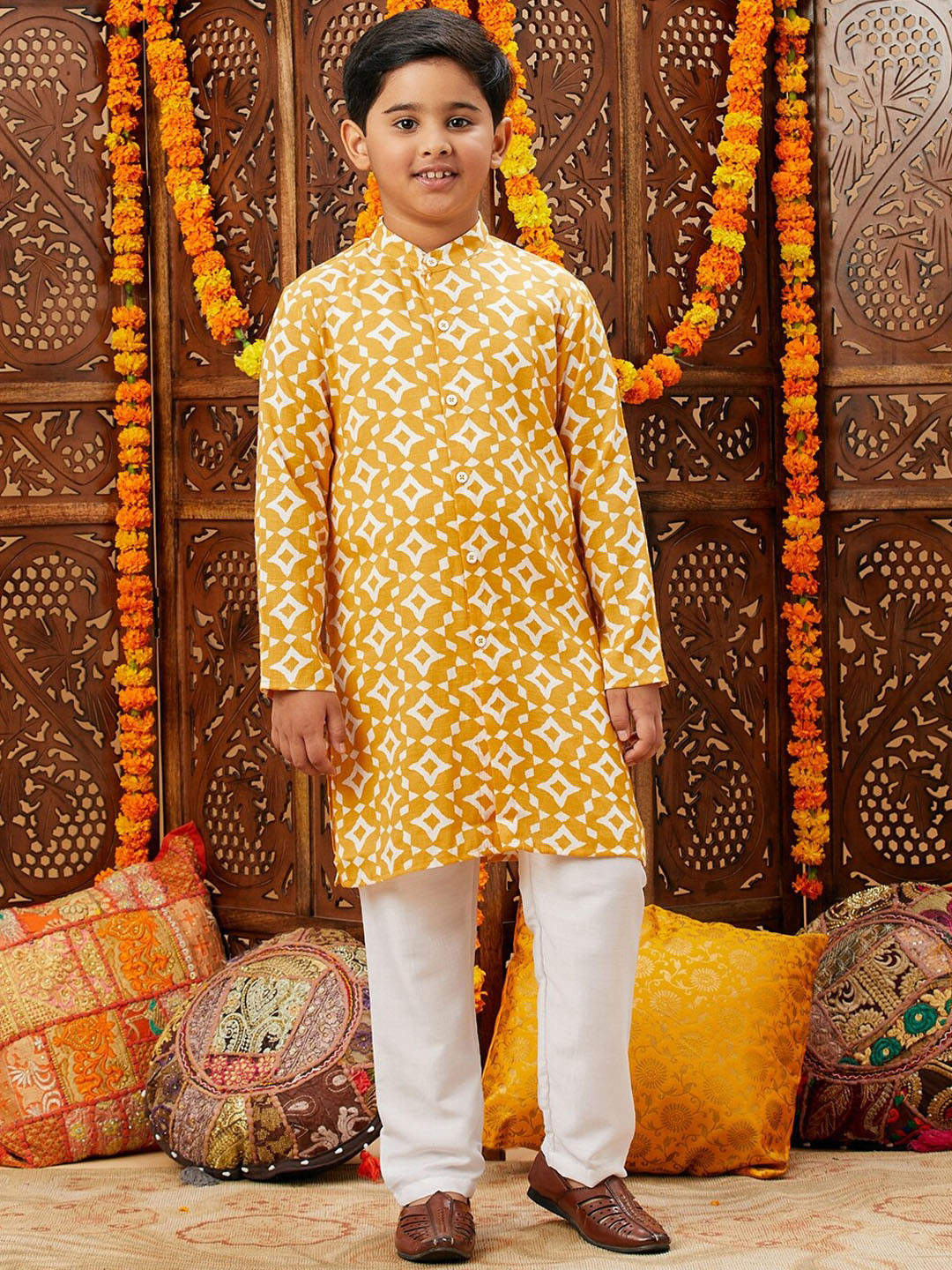 Stylo Bug Boys Ethnic Motifs Printed Band Collar Straight Kurta with Pyjamas