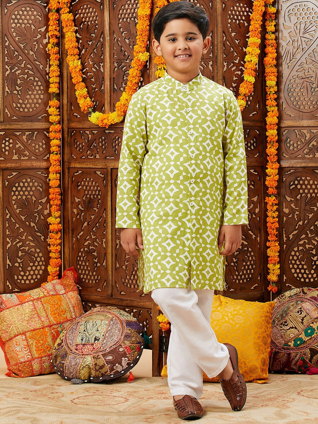 Stylo Bug Boys Geometric Printed Band Collar Straight Kurta With Pyjamas