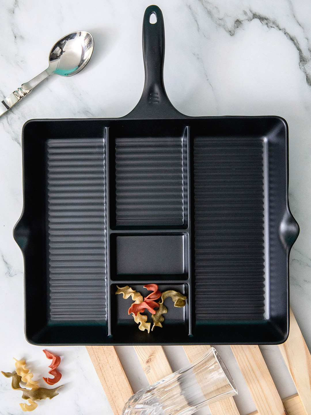 Servewell Black 5 Part skillet Food Platter