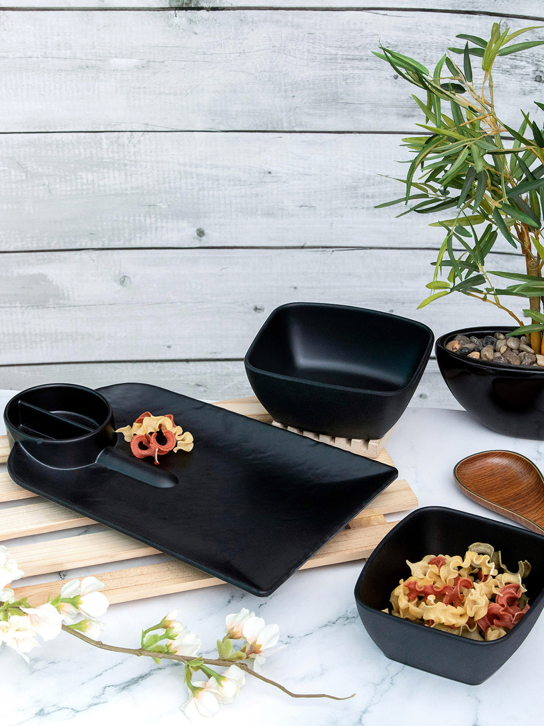 Servewell Spade Spade Matte Black 3 Pieces Food Platter With Veg Bowl