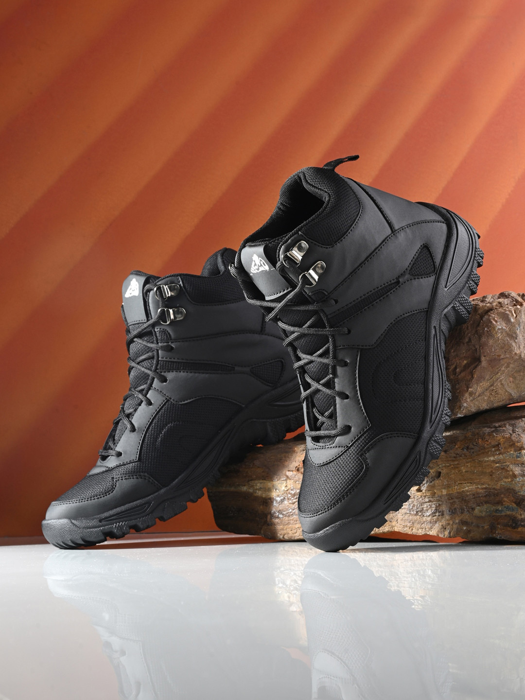 Leo's Fitness Shoes Men Textured Mid-Top Trekking Shoes