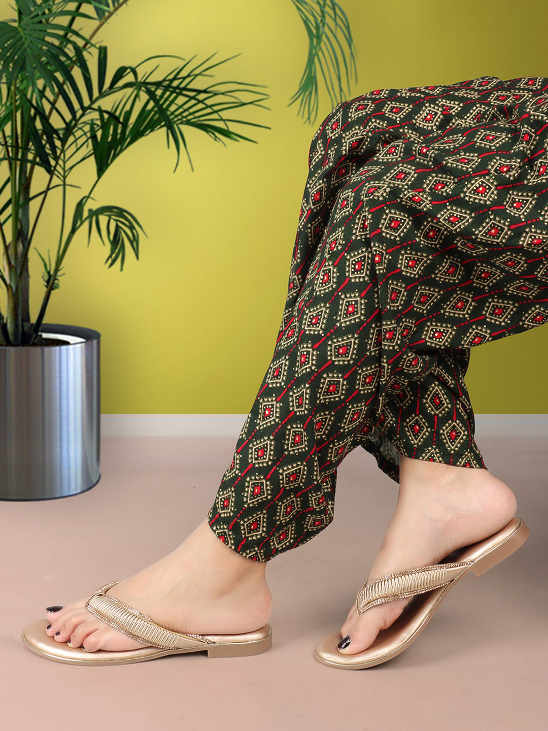 XE Looks Embellished Lightweight Open Toe Flats