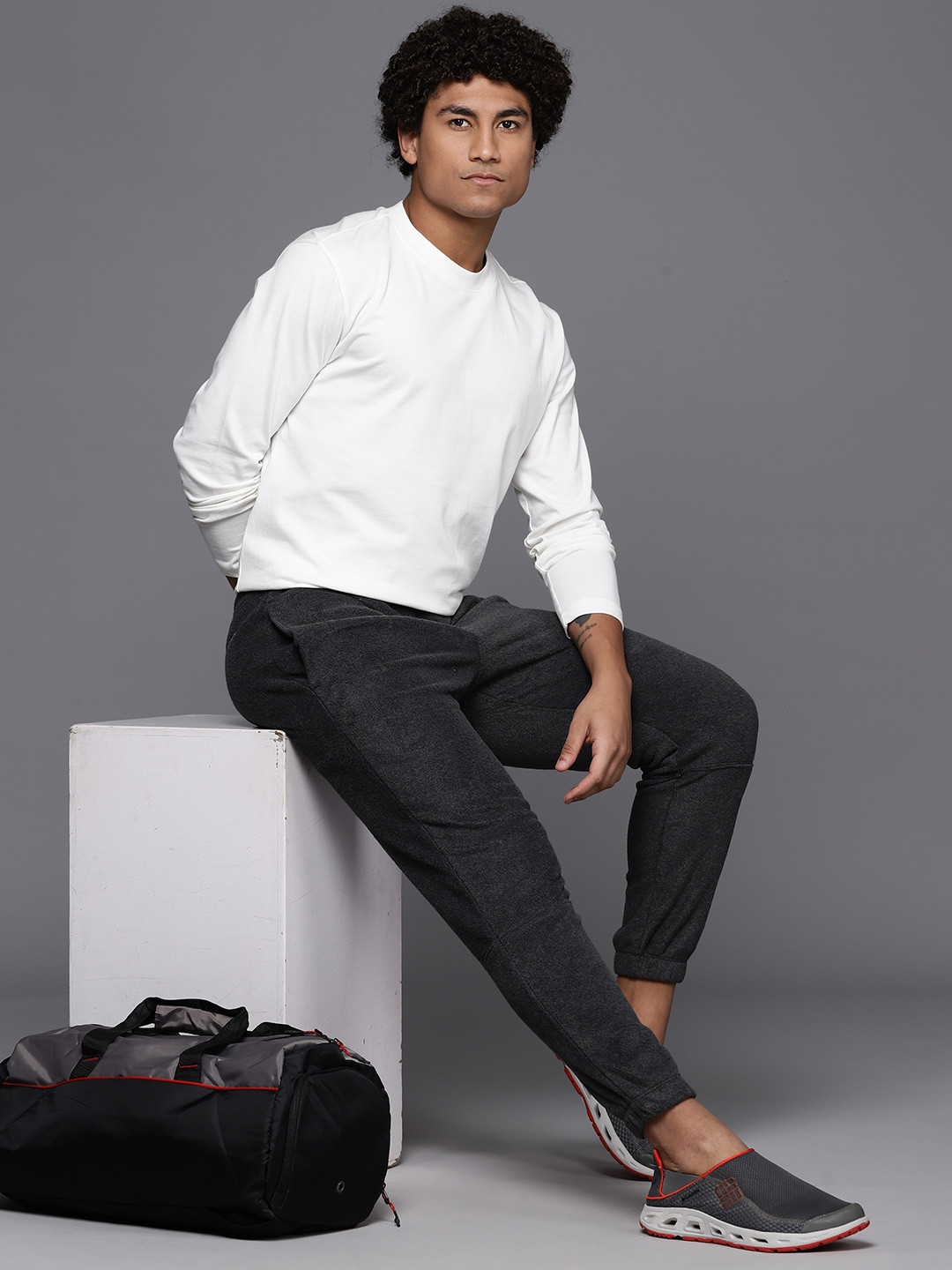 Columbia Men Comfort Solid Mid-Rise Regular Fit Joggers