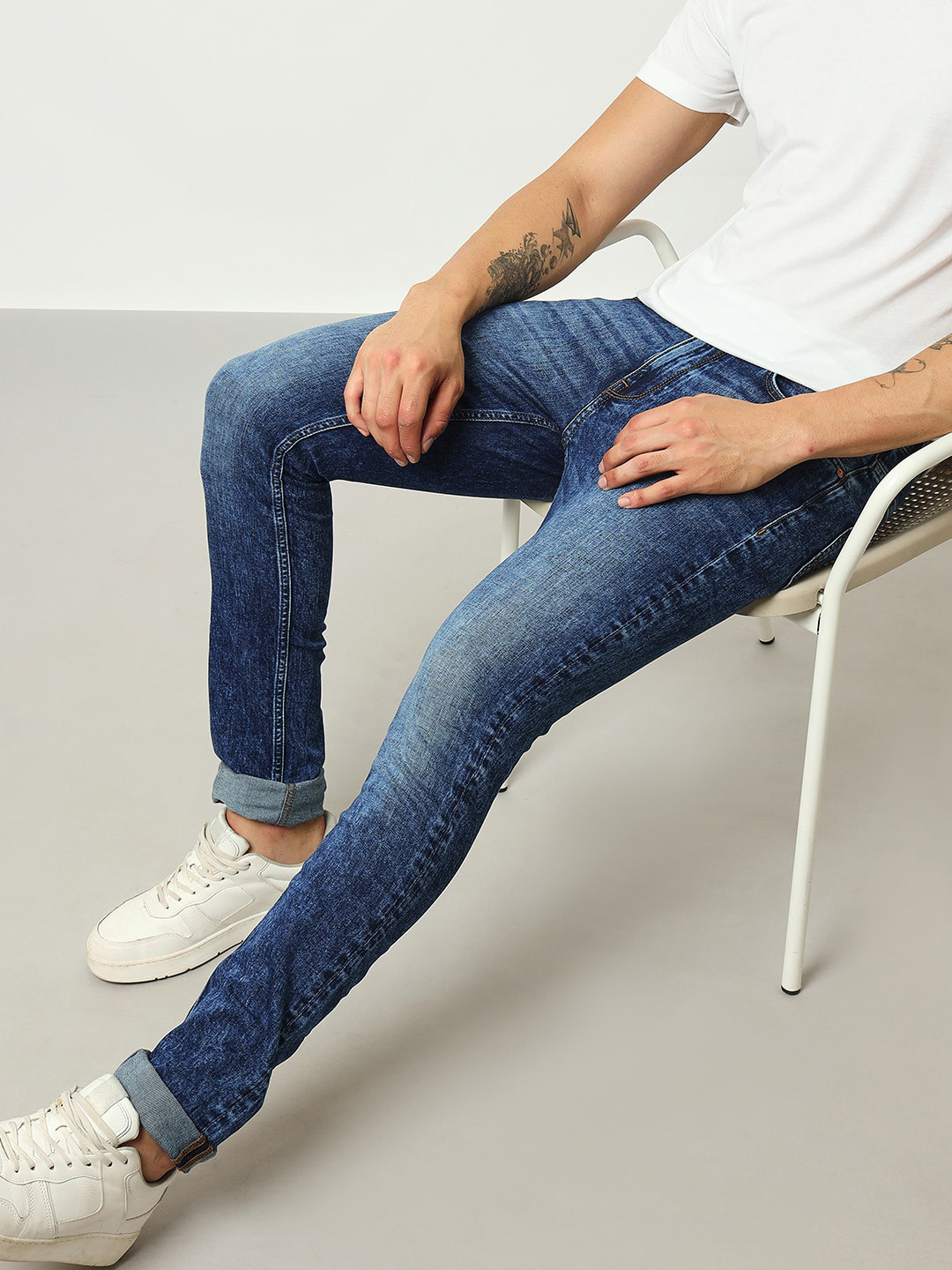 Lee Men Slim Fit Mildly Distressed Light Fade Cotton Regular Jeans