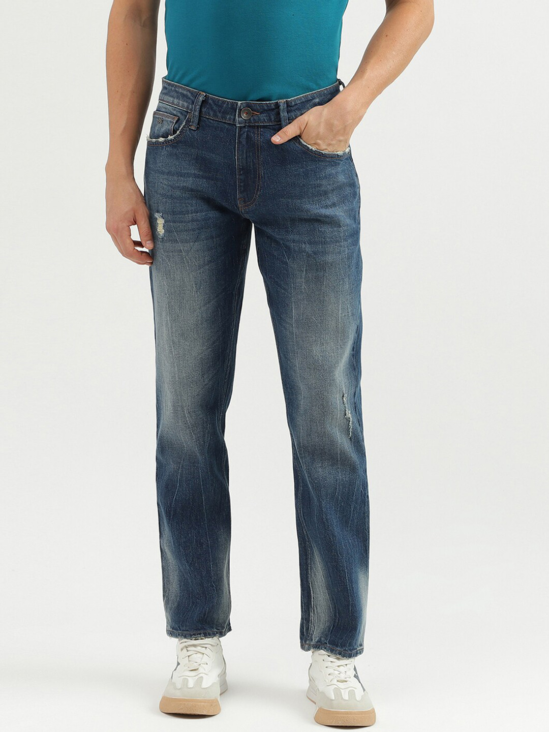 United Colors of Benetton Men Slim Fit Mid Rise Clean Look Heavy Fade Jeans