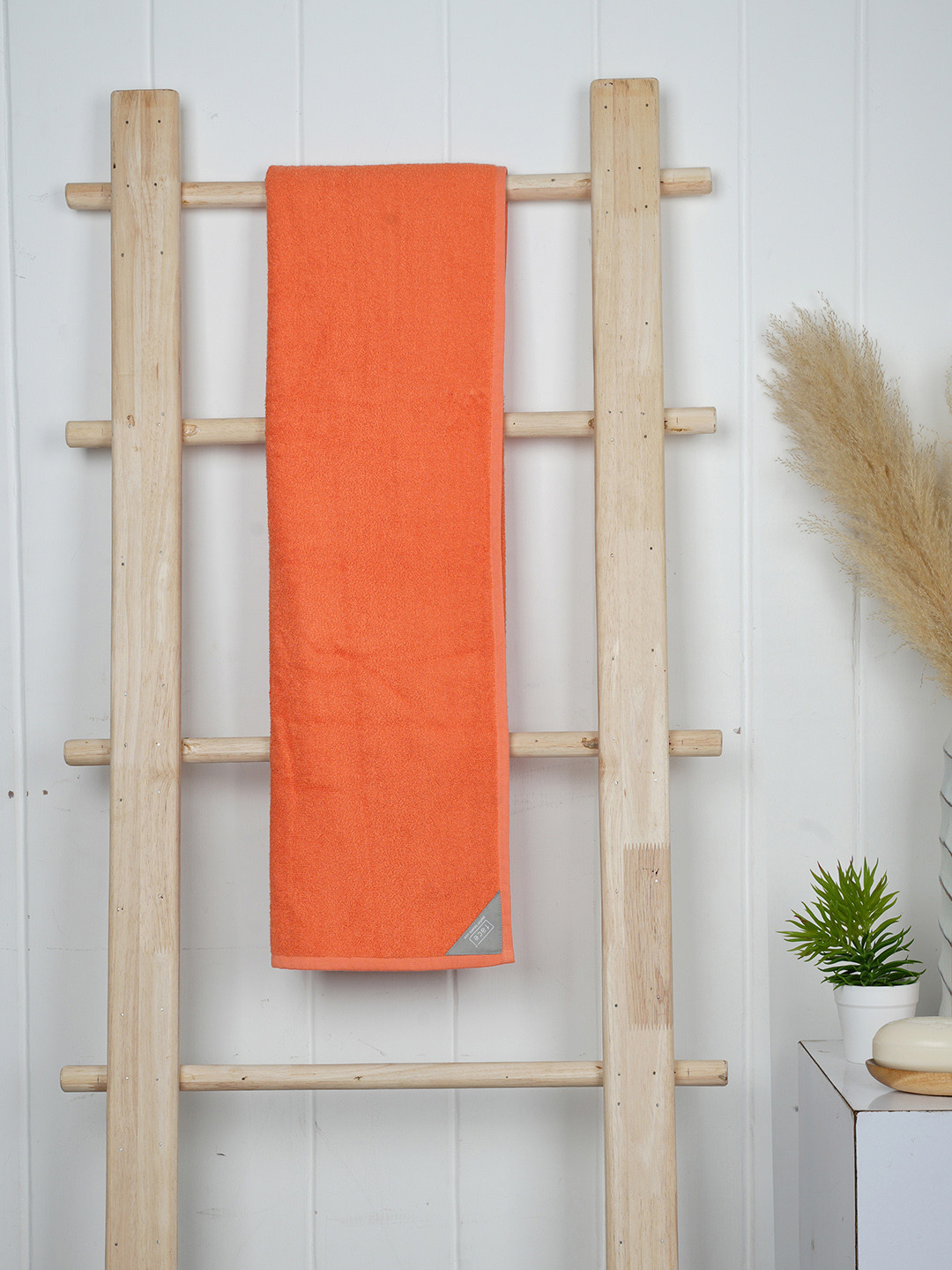 Doctor Towels Red Solid 450GSM Set of 1 Anti-Bacterial Banana Bath Towel