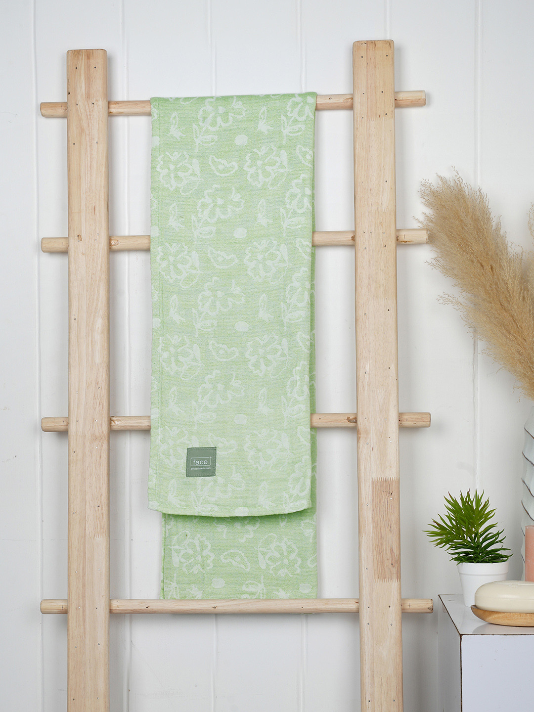 Doctor Towels Green & White Printed 250GSM Set of 1 Anti-Bacterial Banana Bath Towel