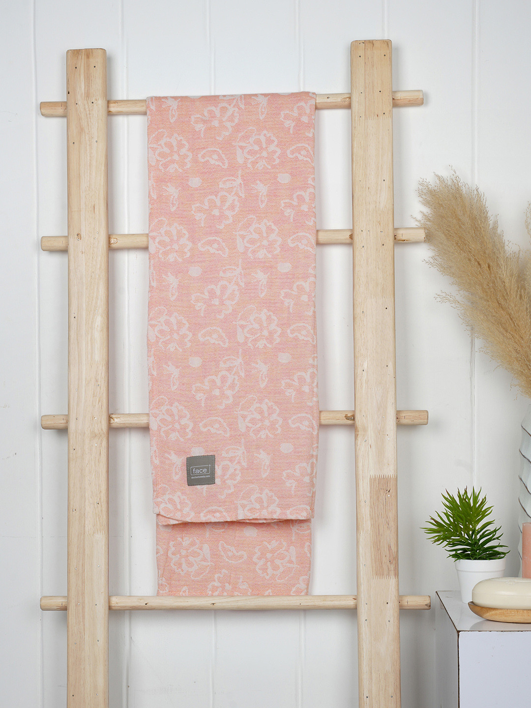 Doctor Towels Pink & White Printed 250GSM Set of 1 Anti-Bacterial Banana Bath Towel