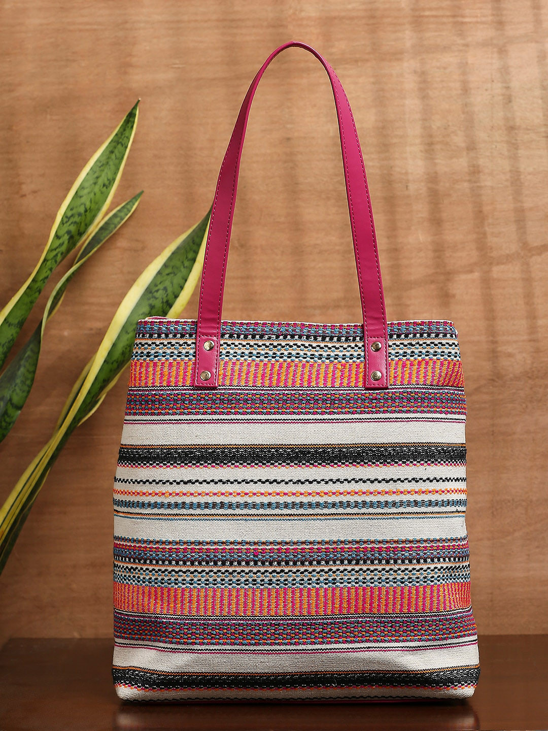 Sangria Textured Handheld Bag