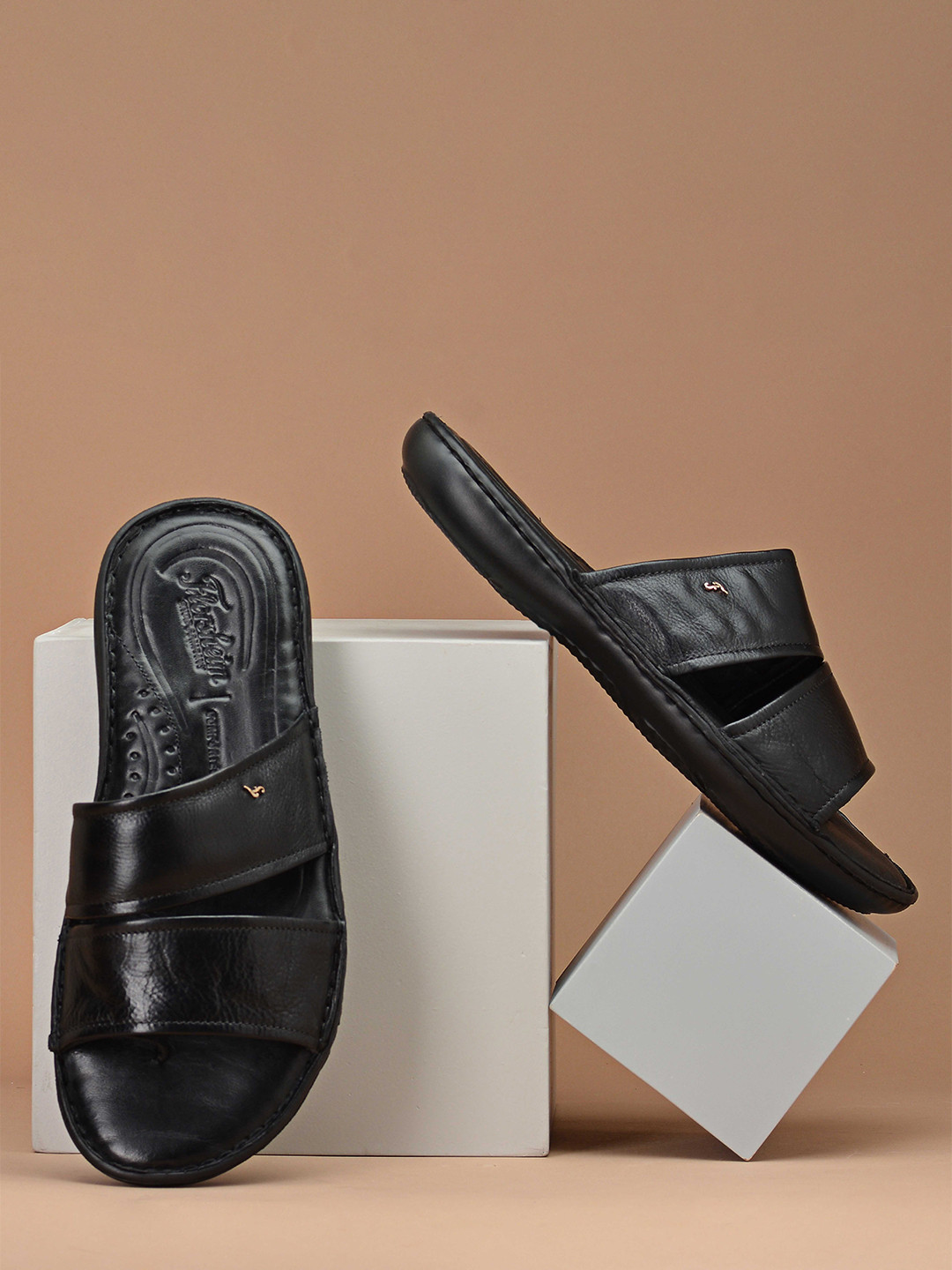 Florsheim Men Textured Leather Comfort Sandals