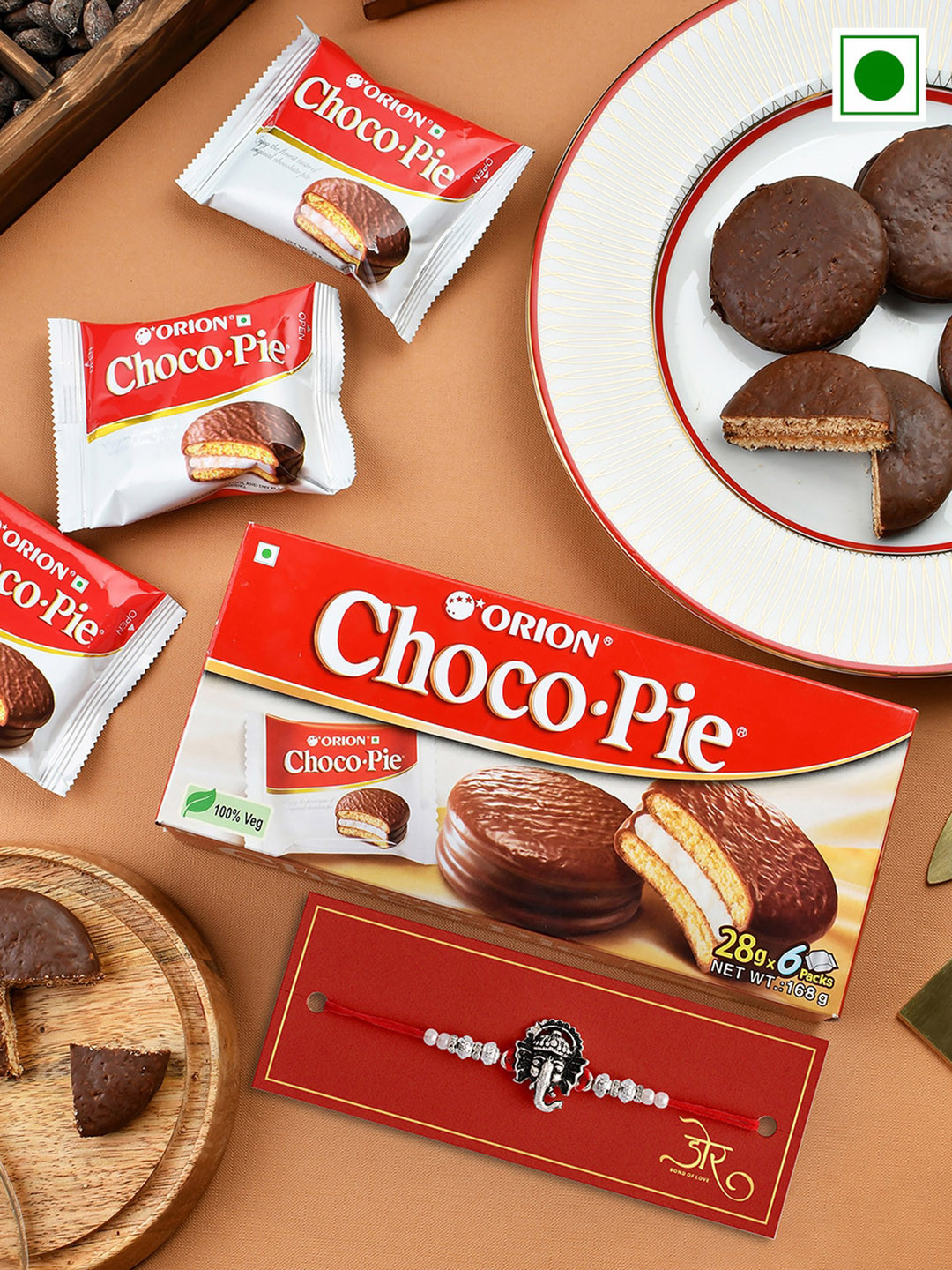 Hyperfoods Thread Rakhi With Orion Choco Pie Set