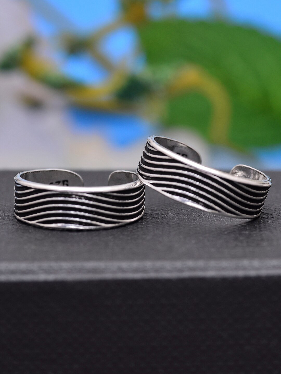 Abhooshan 925 Sterling Silver Oxidized Adjustable Toe Rings