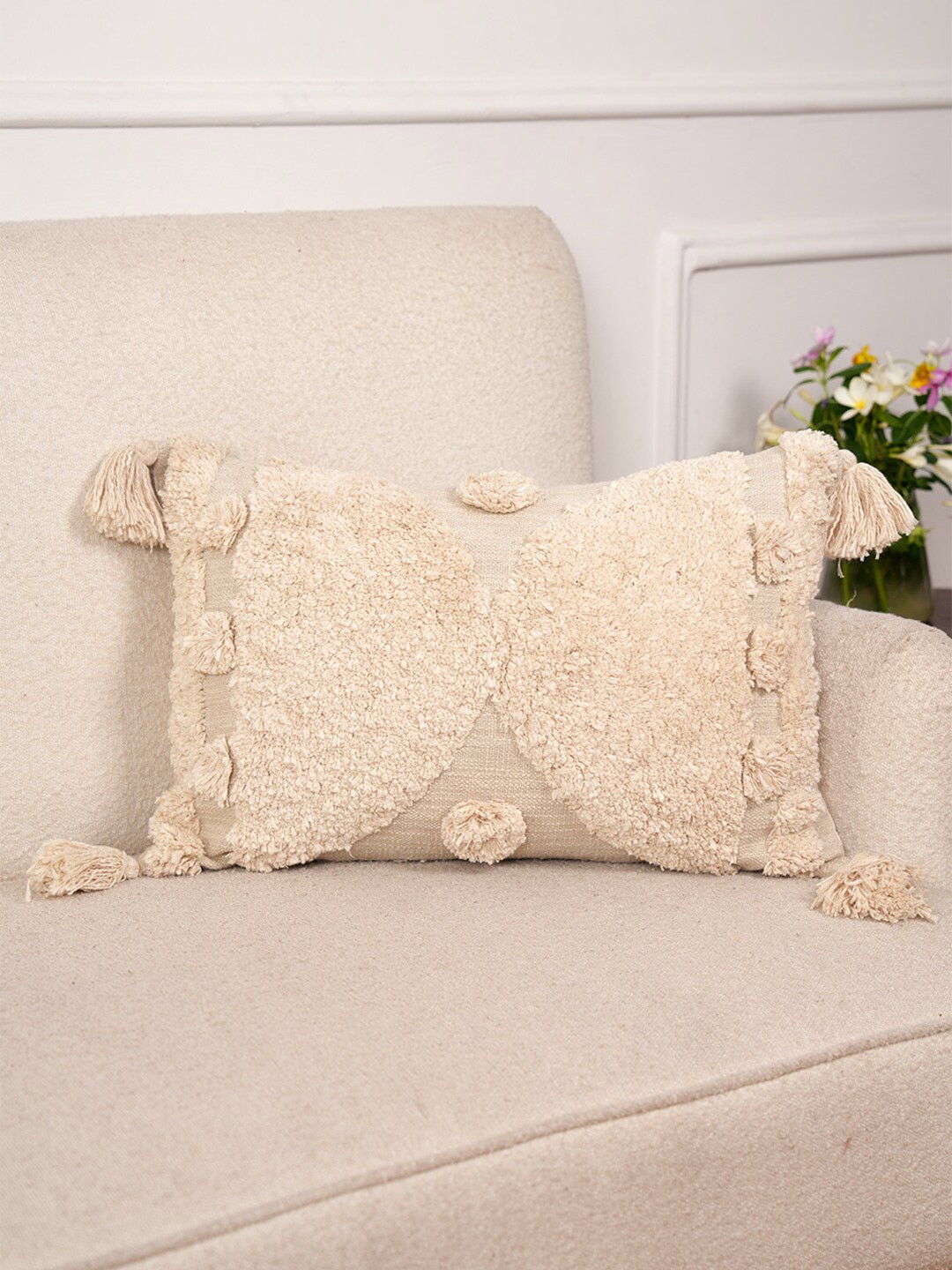 Art Avenue Cream-Coloured Rectangle Cotton Cushion Cover