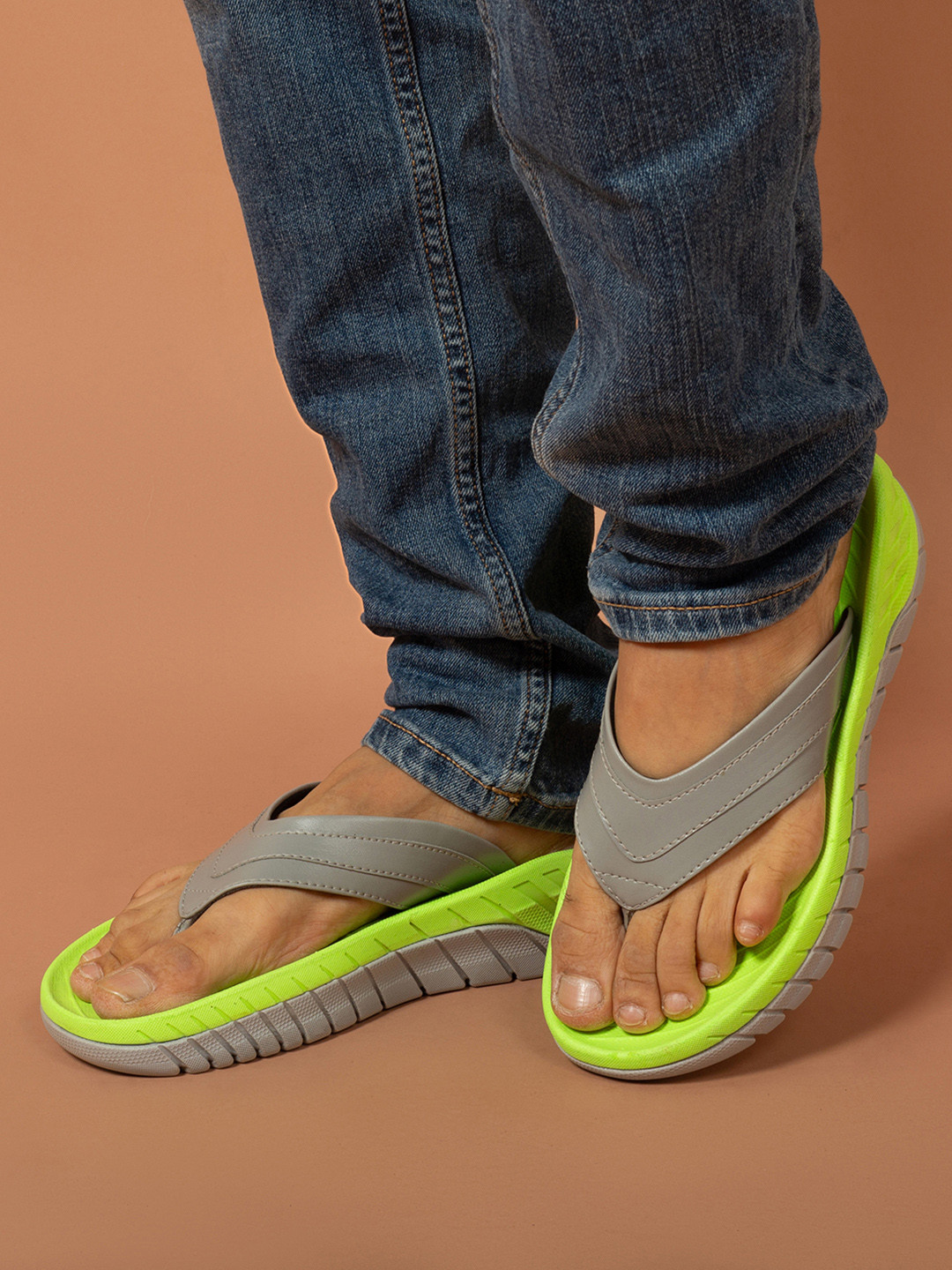 Big Fox Men Colourblocked Lightweight Shock Absorbent Thong Flip-Flops