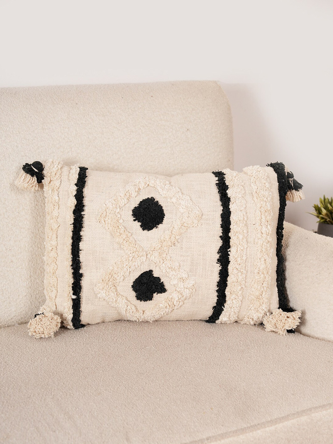 Art Avenue Cream-Coloured & Black Self Design Rectangle Cushion Cover