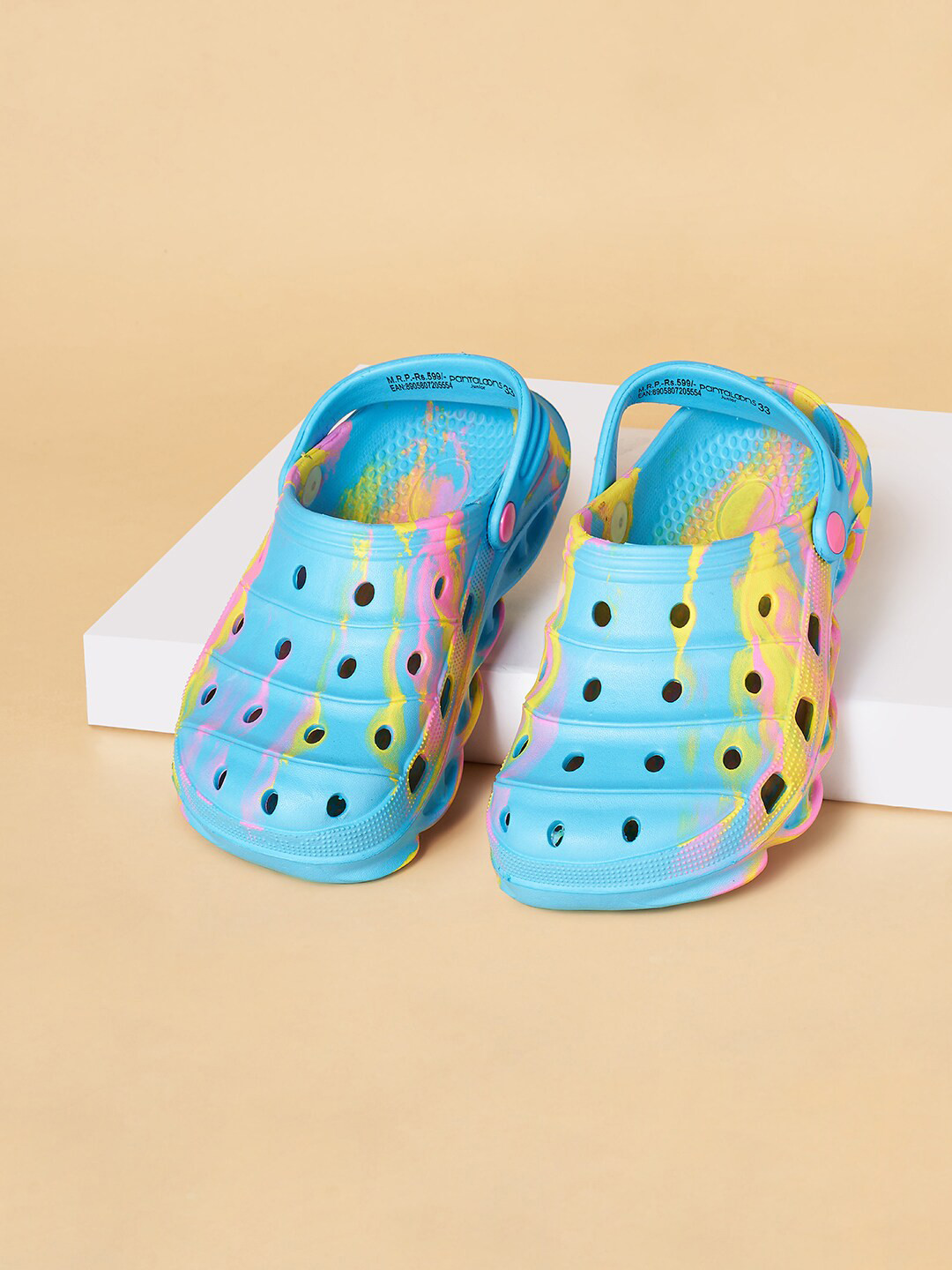 Pantaloons Junior Girls Printed Rubber Clogs