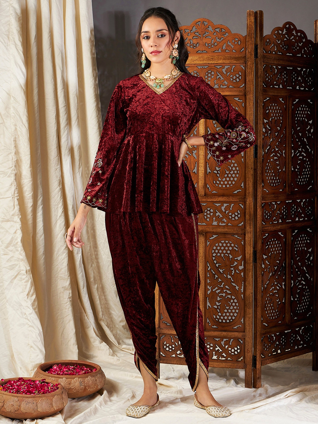 Shae By SASSAFRAS Ethnic Motifs Embroidered Regular Thread Work Velvet Top With Trousers - Kurta Sets for Women 24446190 | Myntra