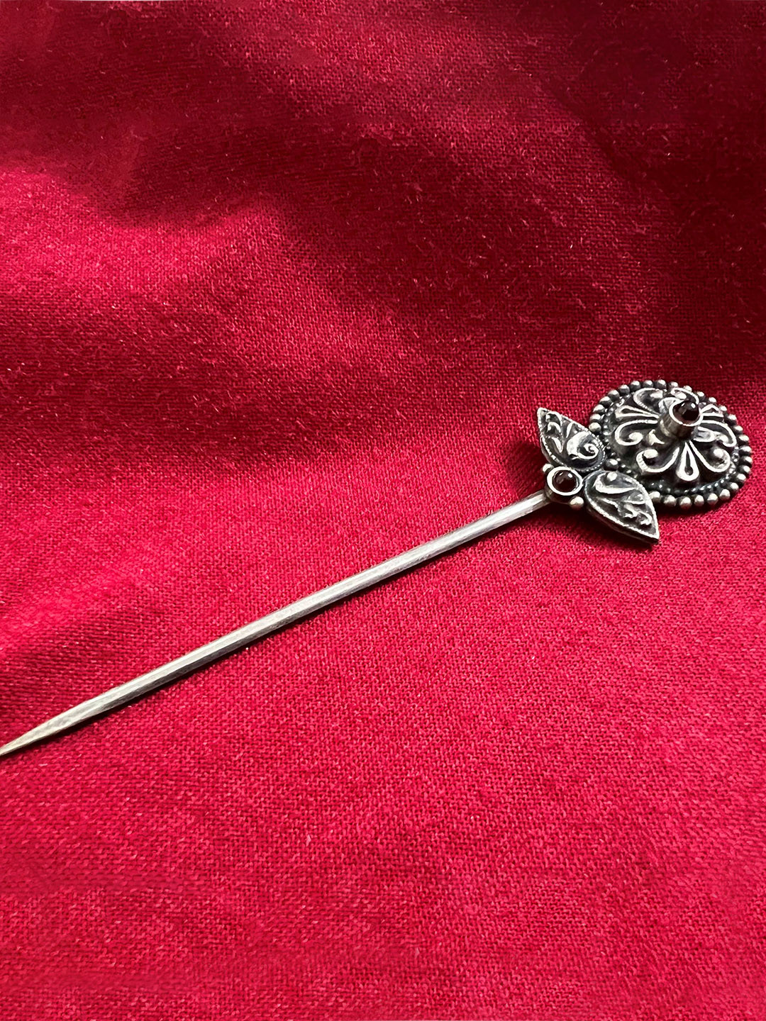 Arte Jewels Sterling Silver Oxidised Stone Studded Juda Hairstick