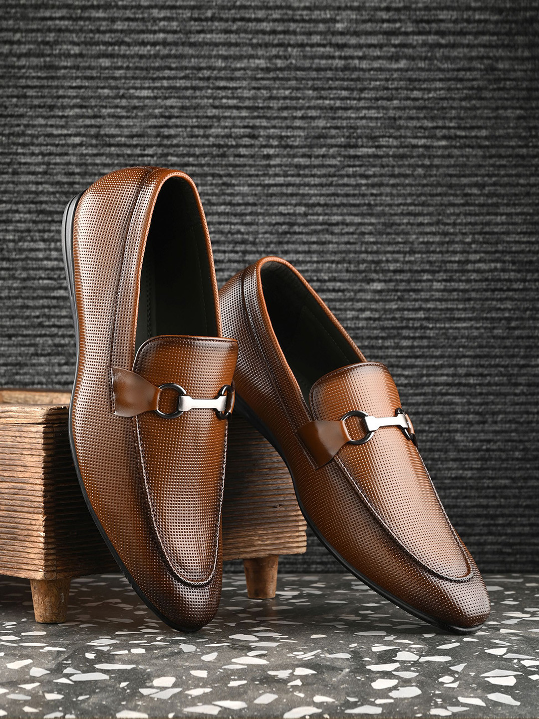 House of Pataudi Men Textured Formal Loafers With Buckle Detail