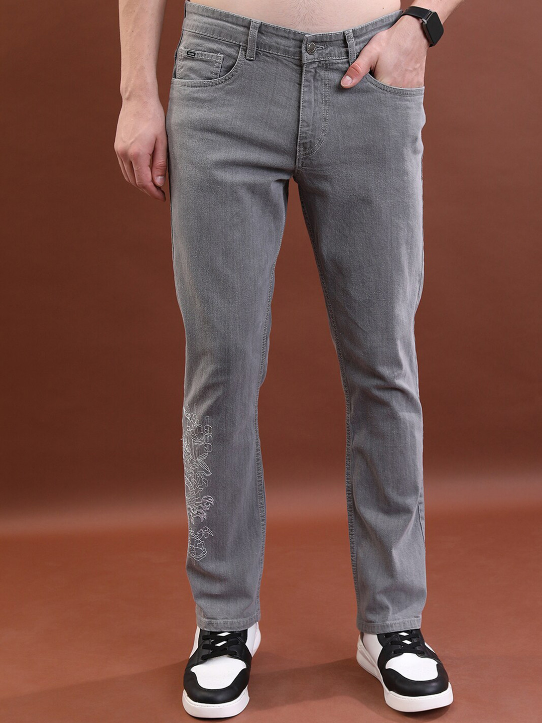 HIGHLANDER Men Light Grey Straight Fit Embroidered Clean Look Stretchable Jeans