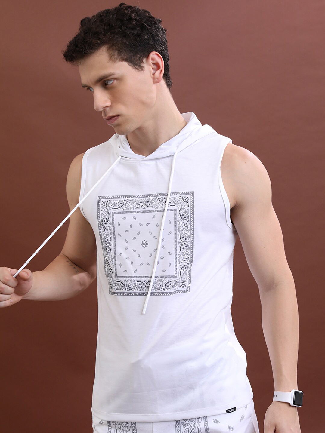 HIGHLANDER White & Black Graphic Printed Relaxed Fit Sleeveless Hooded T-shirt