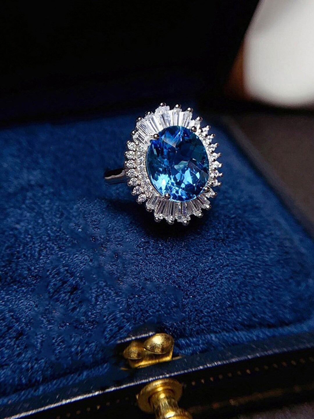 Designs & You Silver-Plated Ice Cut Oval Shaped American Diamond Studded Finger Ring