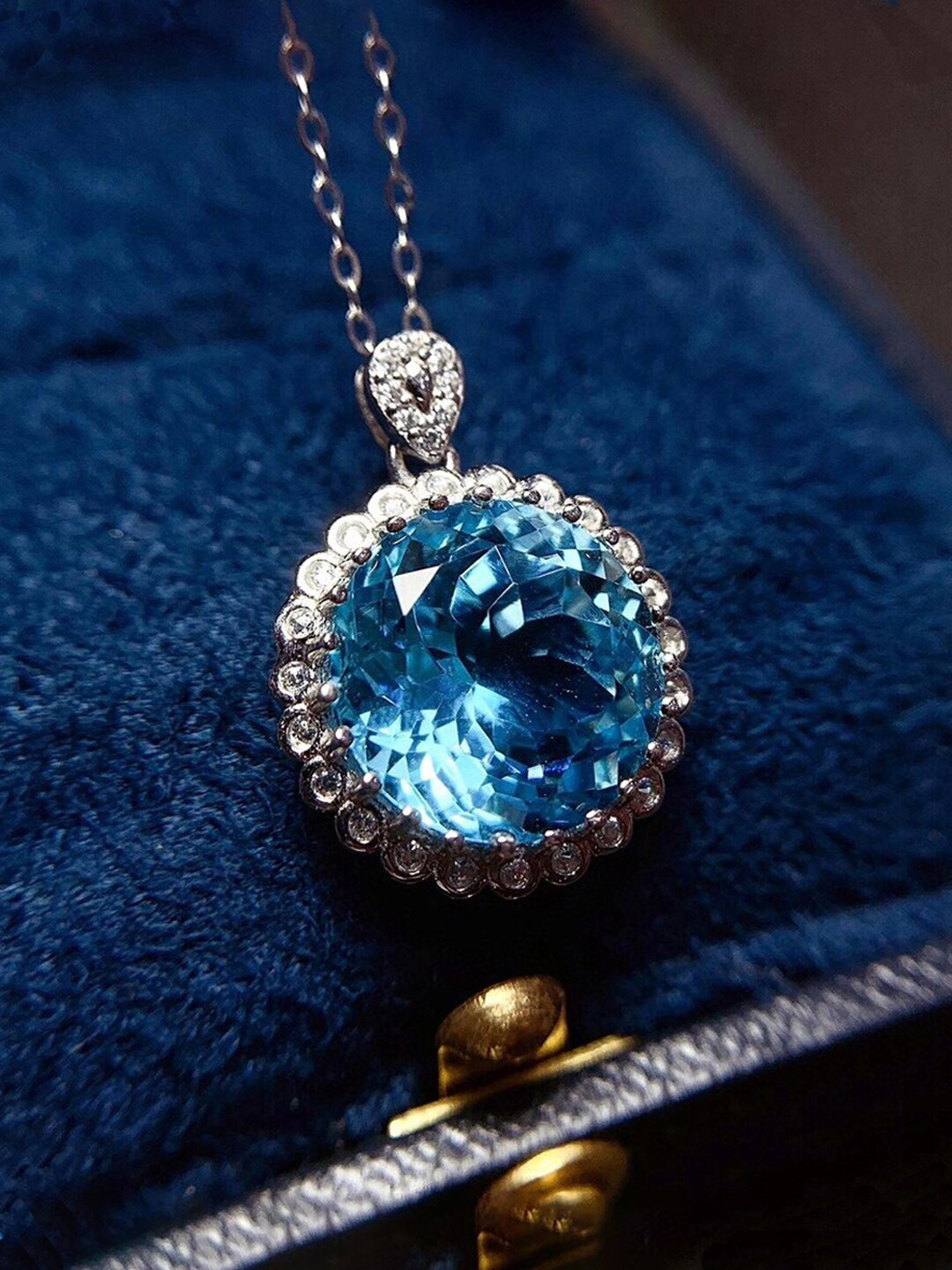 Designs & You Silver Plated American Diamond Round Pendant With Chain