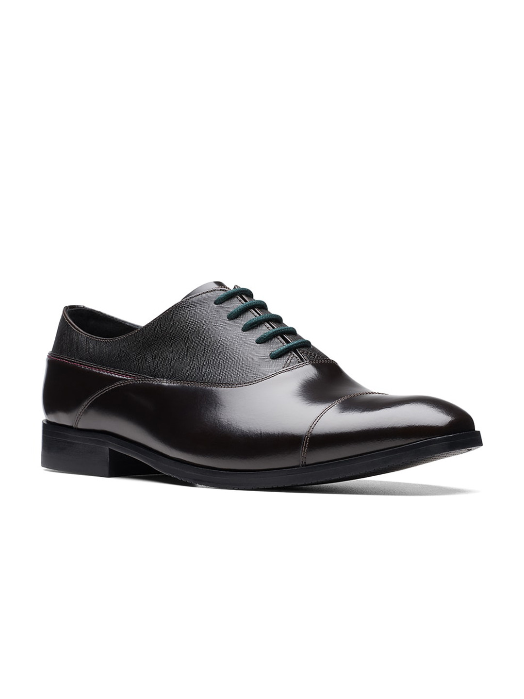 Clarks Men Textured Leather Formal Oxfords