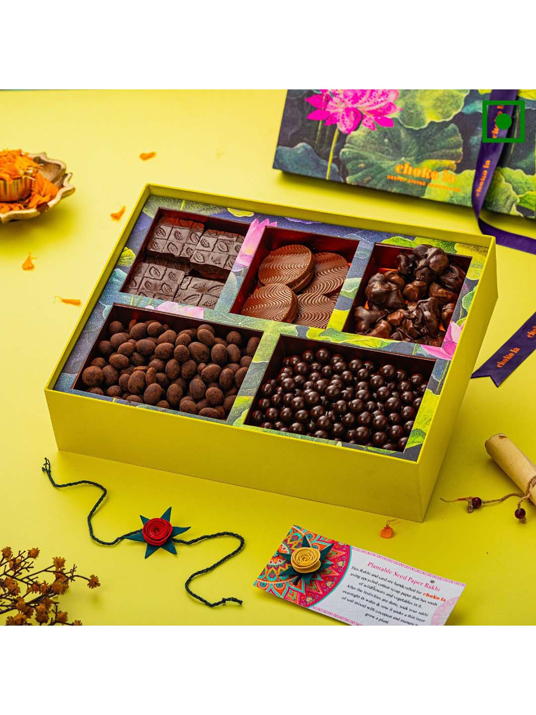 choko la Chocolates Gift Pack With 2pc Star Charm Rakhis 730g