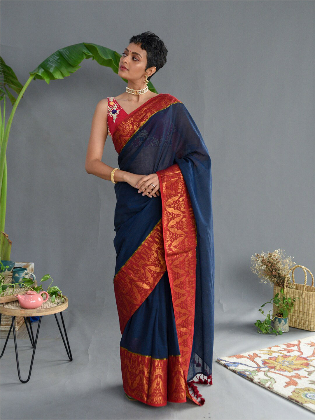 Suta Navy Blue & Red Floral Woven Design Zari Pure Cotton Saree