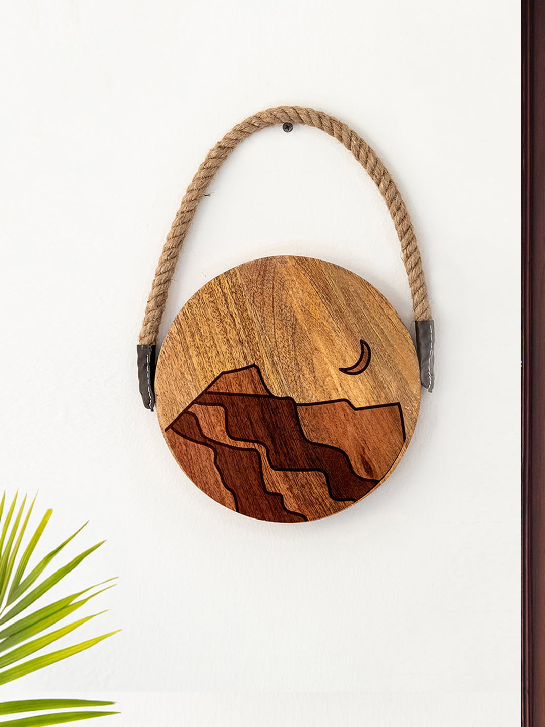 ExclusiveLane Desert Bliss Wood Matte Hanging Hall Wall Plates-12In